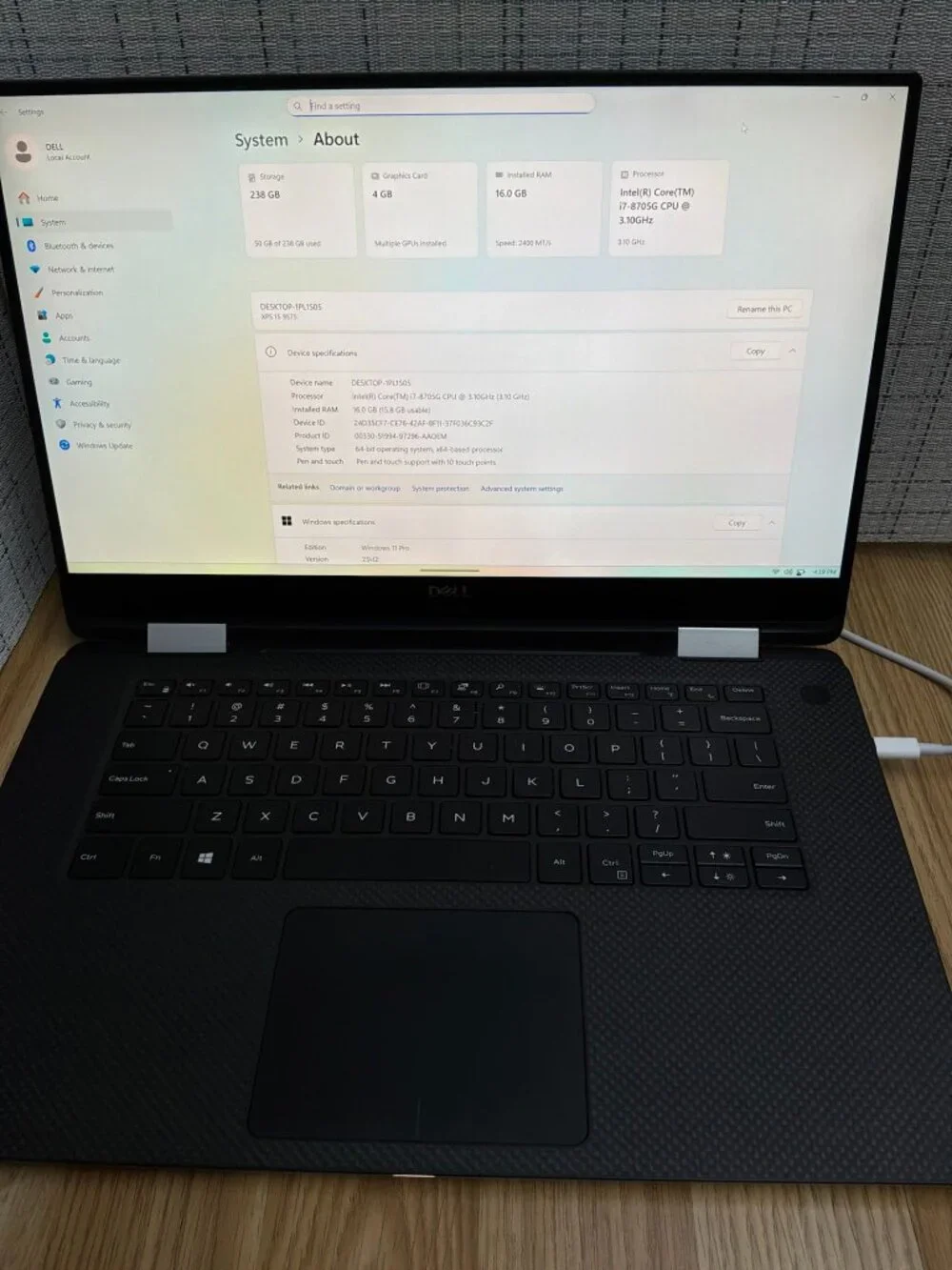 Dell XPS 15 9575 2-in-1 Touch Laptop i7-8705G 16GB RAM 256GB SSD Windows 11 Pro